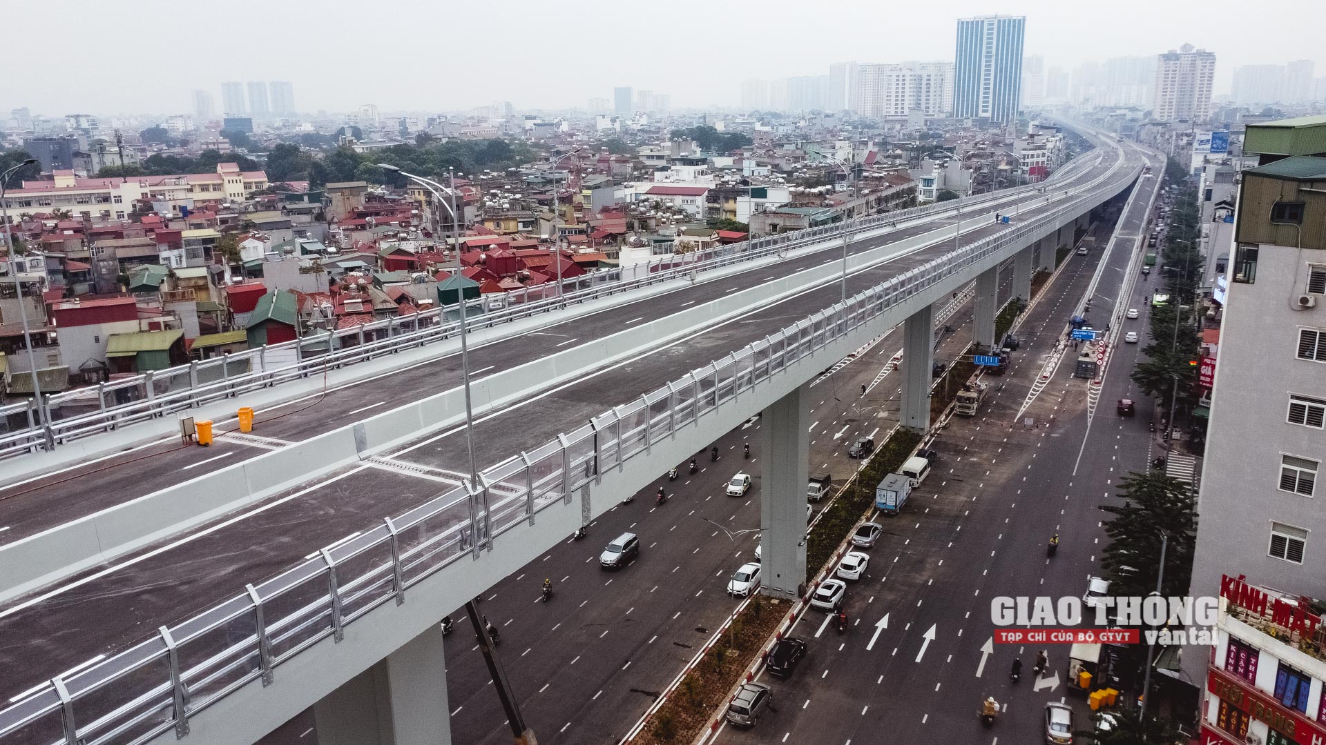 Ảnh: Xem 2 nhà thầu lớn làm đường trên cao đẹp nhất Hà Nội - Ảnh 17. Ảnh: Xem 2 nhà thầu lớn làm đường trên cao đẹp nhất Hà Nội - Ảnh 17.