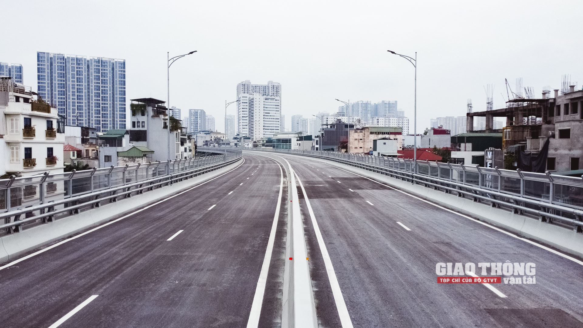 Ảnh: Xem 2 nhà thầu lớn làm đường trên cao đẹp nhất Hà Nội - Ảnh 2. Ảnh: Xem 2 nhà thầu lớn làm đường trên cao đẹp nhất Hà Nội - Ảnh 2.