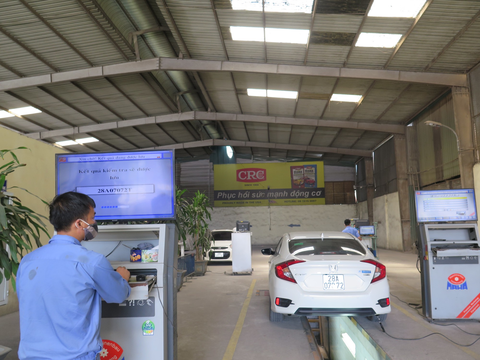 Tăng kiểm tra đột xuất các trung tâm đăng kiểm dịp trước Tết - Ảnh 2.