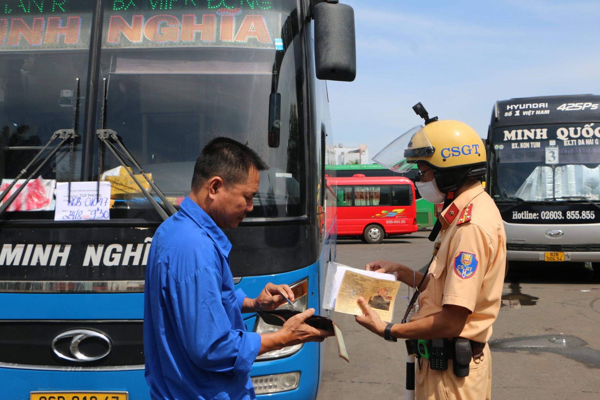 Tăng mức phạt lỗi không thắt dây an toàn mới nhất năm 2025, người ngồi sau có bắt buộc?- Ảnh 2.