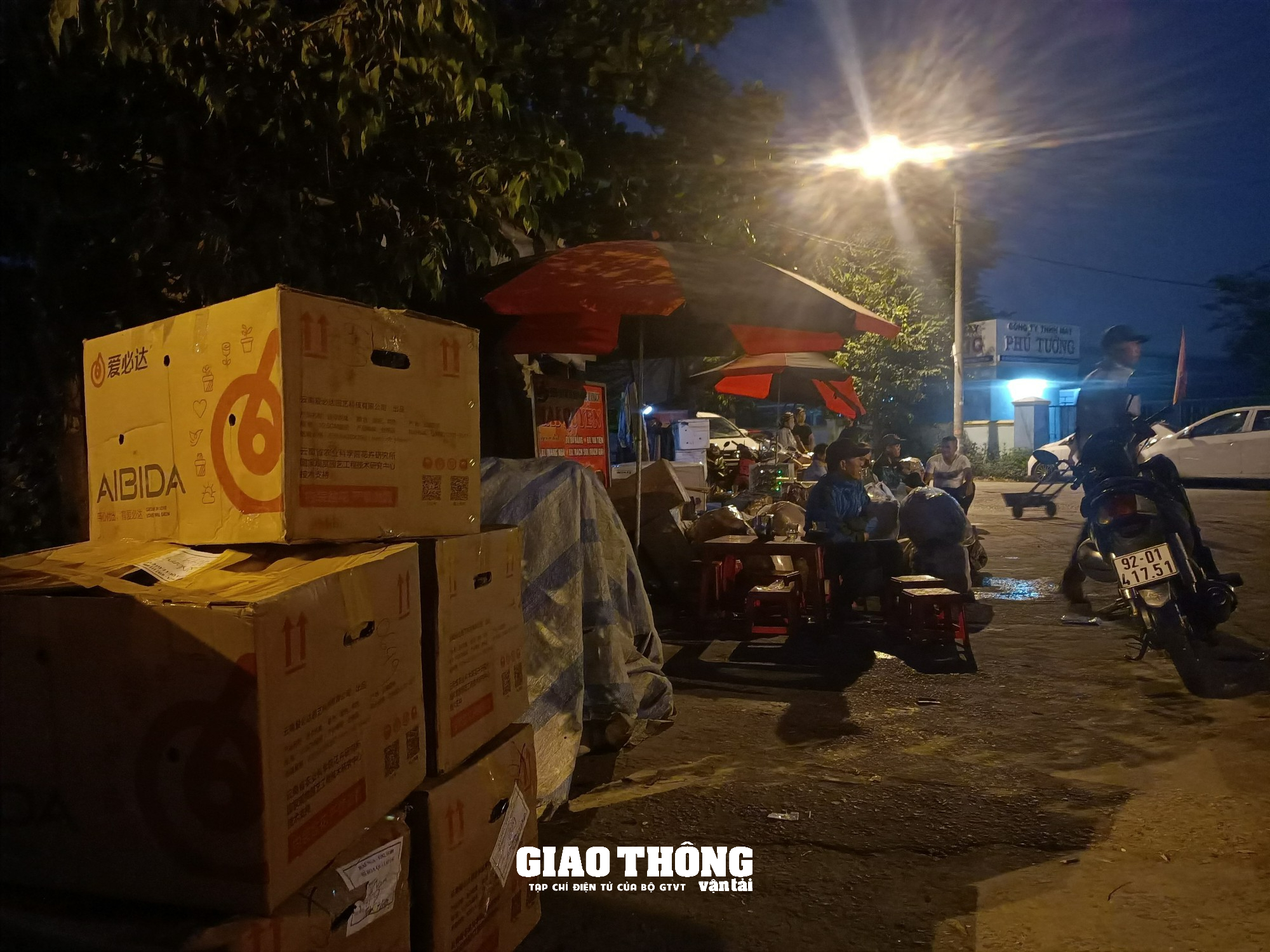 Quảng Nam: Công nhiên lập bến bãi cóc, chiếm mặt đường đô thị và QL1, gây mất TTATGT, ANTT - Ảnh 6.