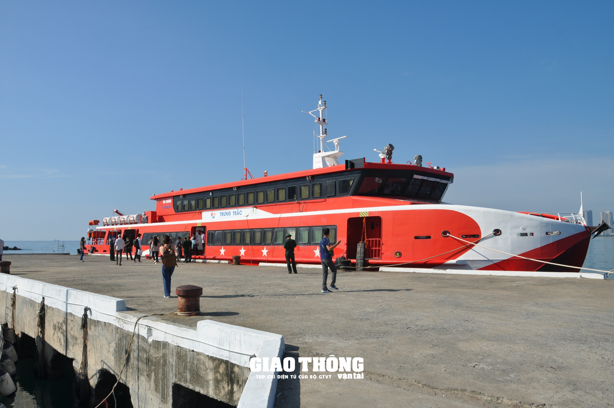 Tàu cao tốc Đà Nẵng-Lý Sơn đổi bến cảng: Đơn vị khai thác nói gì? - Ảnh 4.