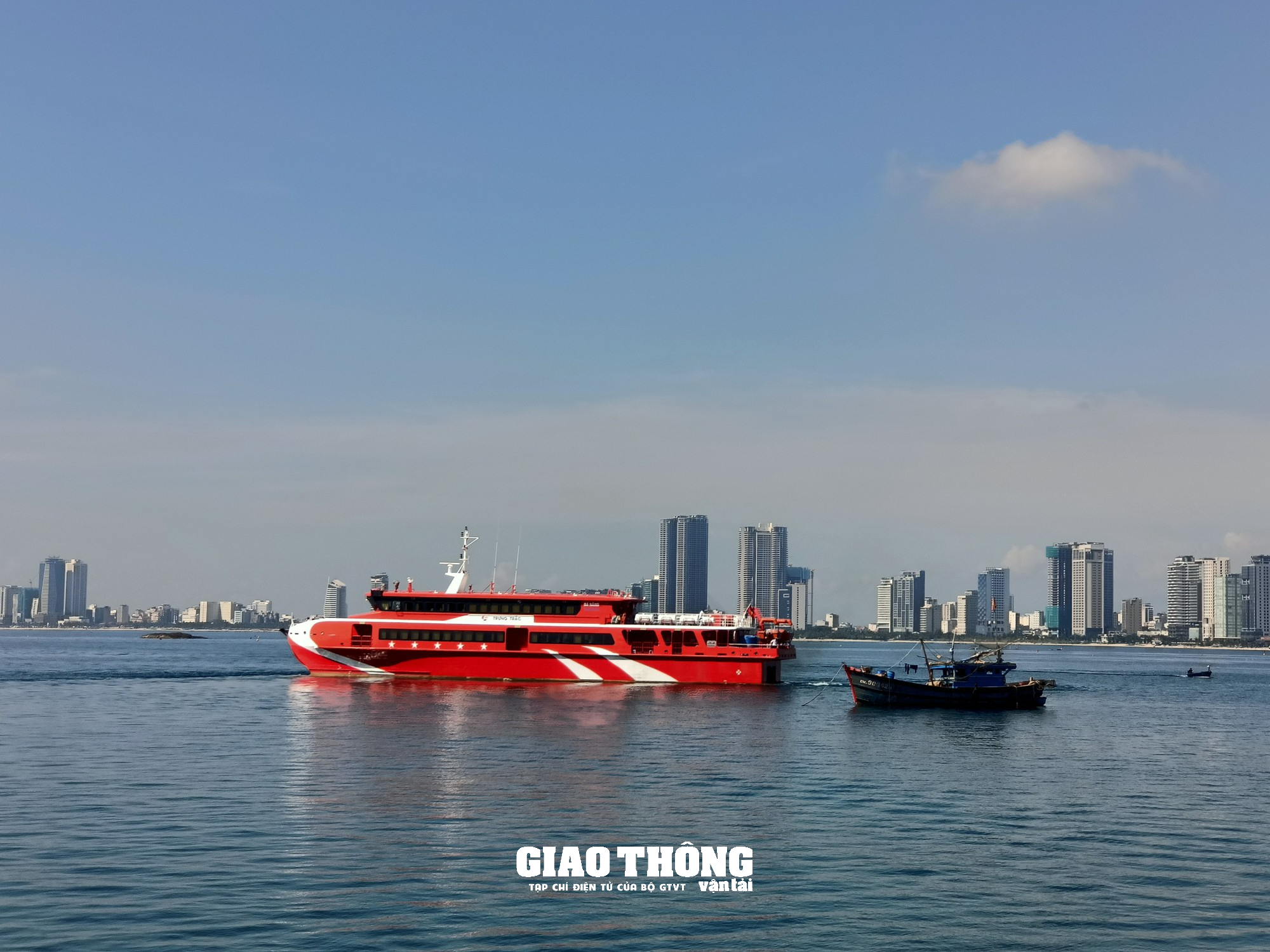 Tàu cao tốc Đà Nẵng-Lý Sơn đổi bến cảng: Đơn vị khai thác nói gì? - Ảnh 7.