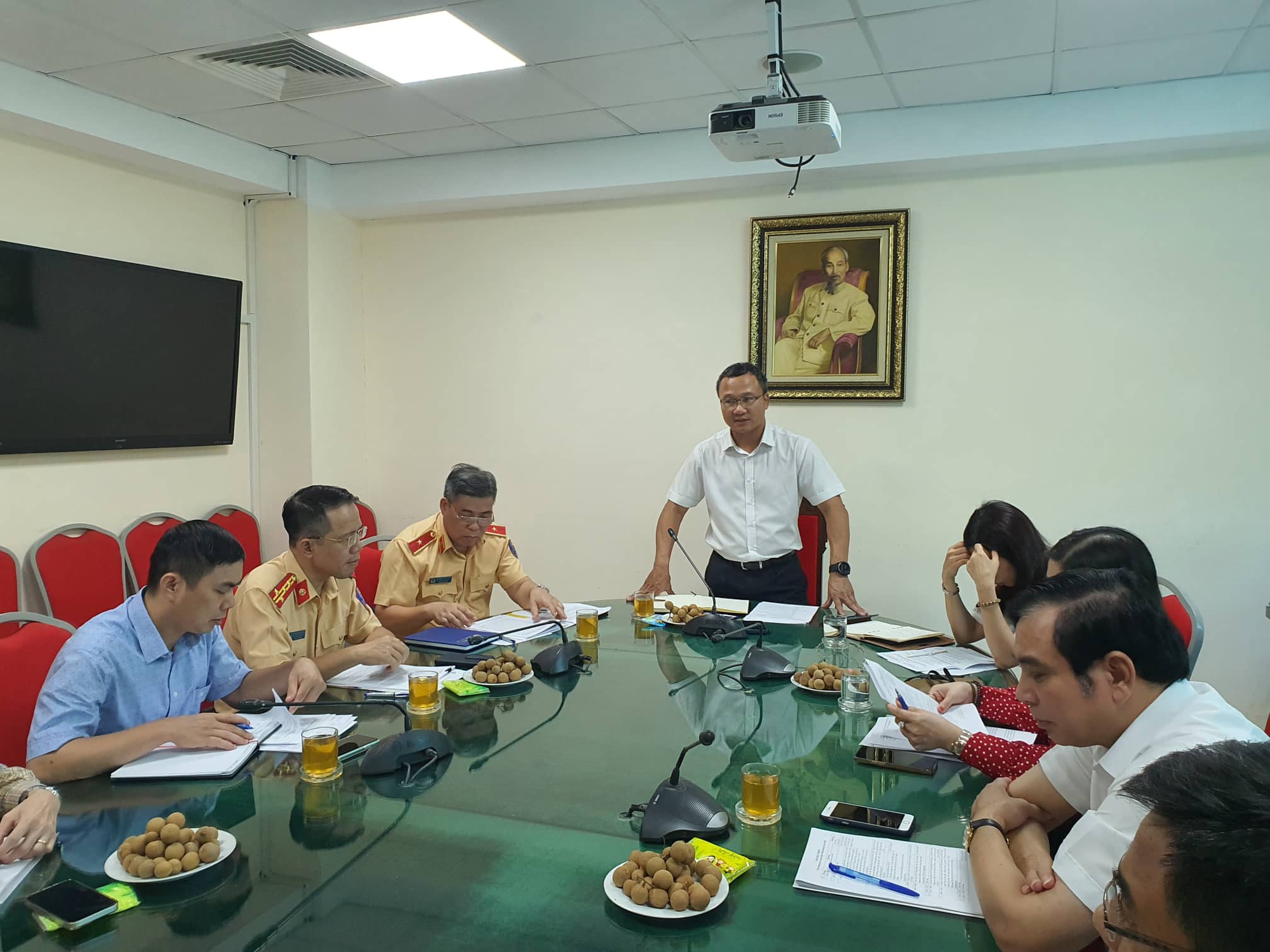 Đẩy mạnh công tác tuyên truyền ATGT - Ảnh 1.