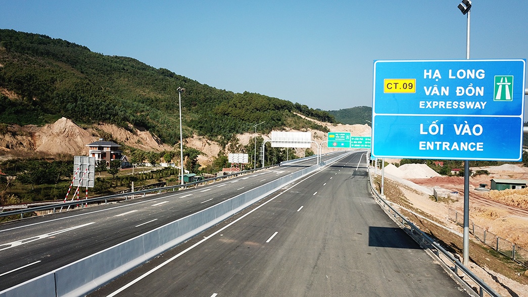 Bổ sung 13 trạm thu phí tự động không dừng trên cao tốc, quốc lộ - Ảnh 1. Bổ sung 13 trạm thu phí tự động không dừng trên cao tốc, quốc lộ - Ảnh 1.
