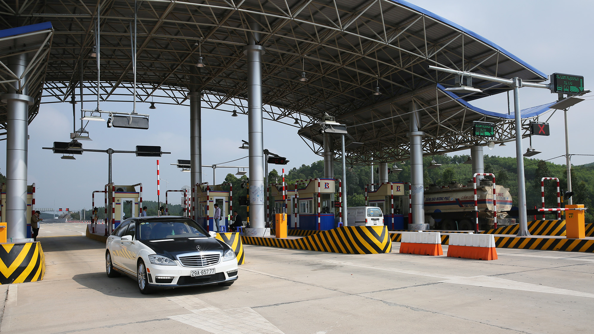Bổ sung 13 trạm thu phí tự động không dừng trên cao tốc, quốc lộ - Ảnh 2. Bổ sung 13 trạm thu phí tự động không dừng trên cao tốc, quốc lộ - Ảnh 2.