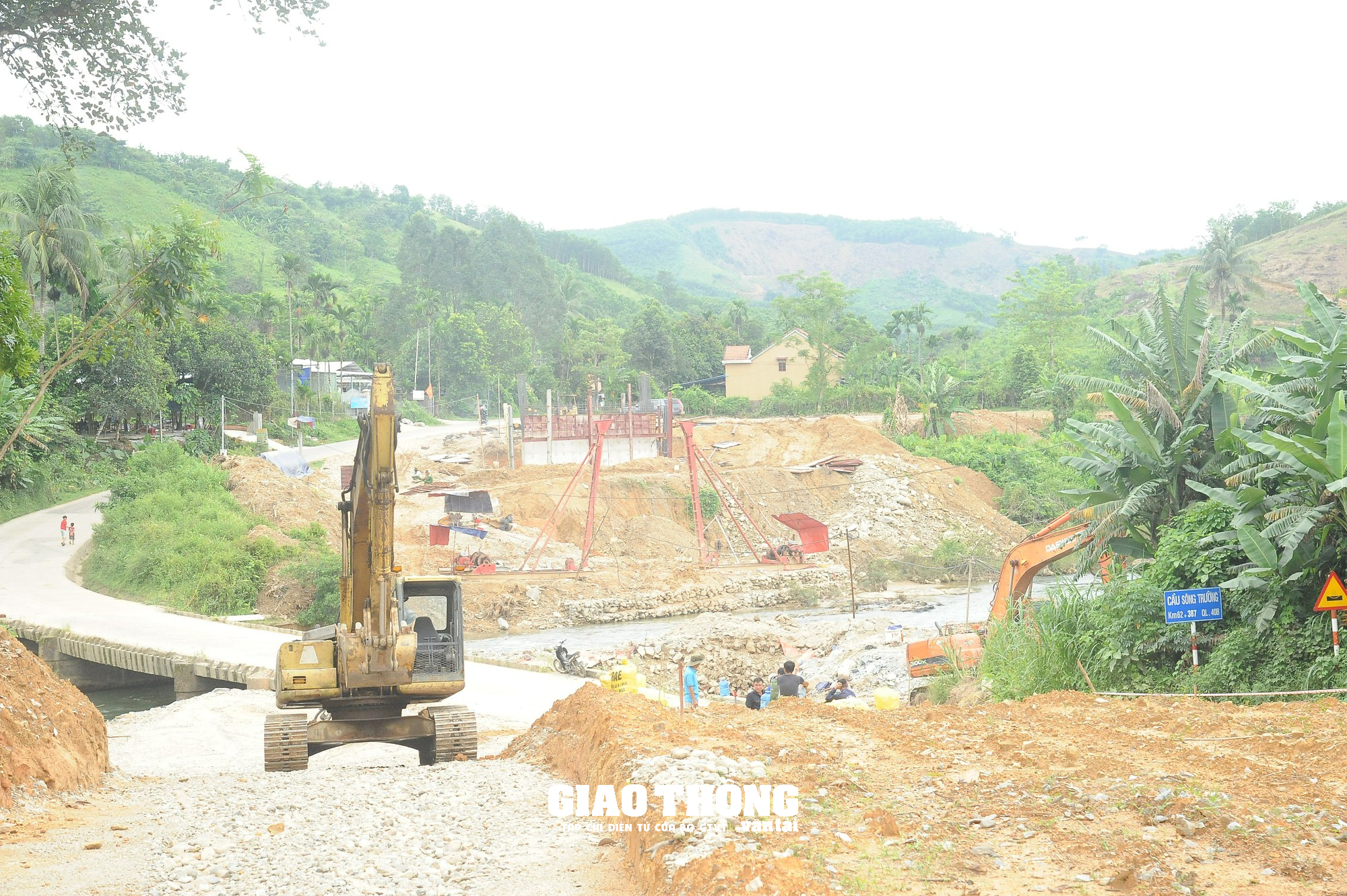 Rốt ráo GPMB, đẩy nhanh tiến độ thi công 2 công trình cầu trên QL40B ở Quảng Nam - Ảnh 9.