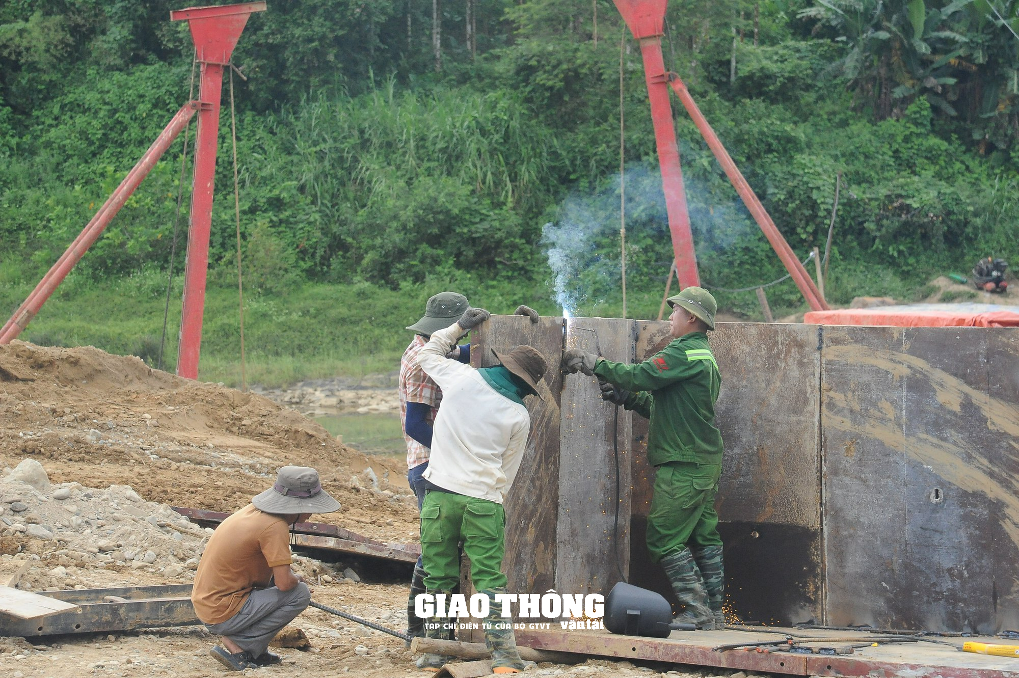 Rốt ráo GPMB, đẩy nhanh tiến độ thi công 2 công trình cầu trên QL40B ở Quảng Nam - Ảnh 8.