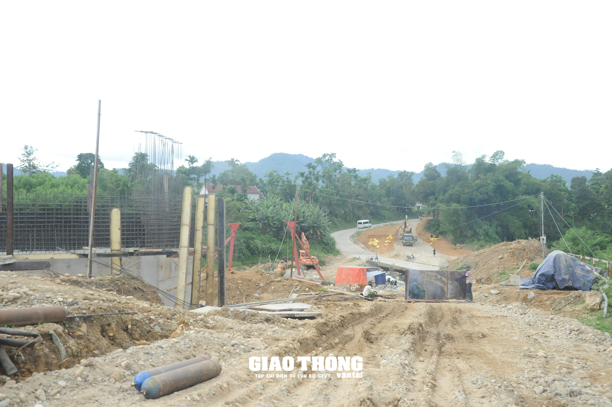 Rốt ráo GPMB, đẩy nhanh tiến độ thi công 2 công trình cầu trên QL40B ở Quảng Nam - Ảnh 7.