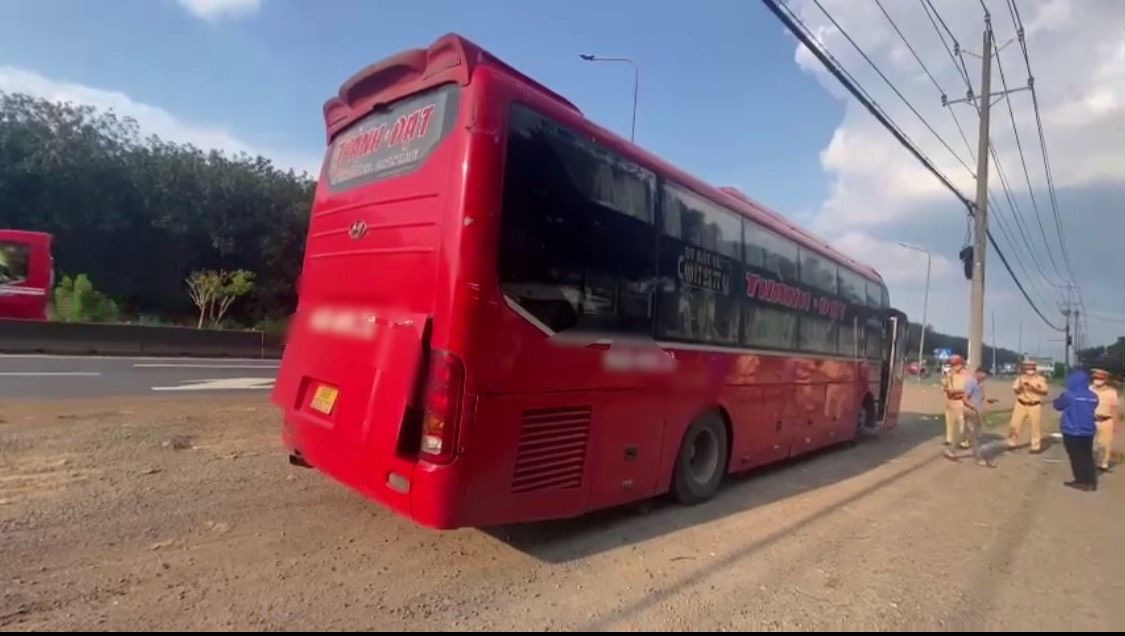 Phạt 21 triệu đồng đối với ô tô chở quá 21 người trên xe trong ngày lễ 2/9 - Ảnh 1.