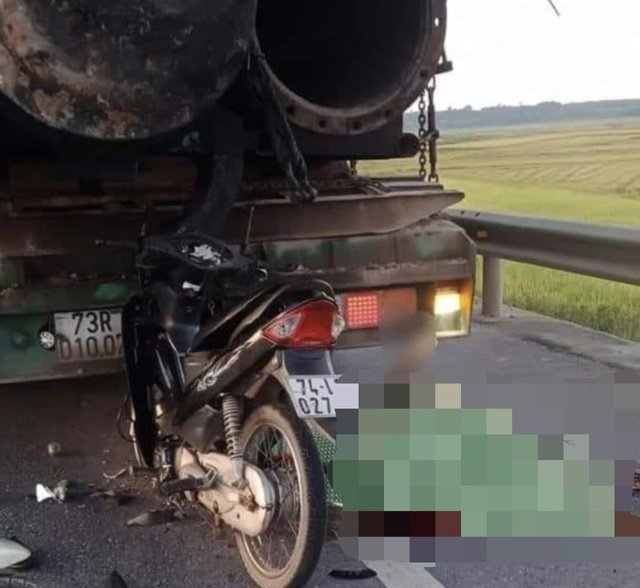 Tông vào ôtô bên đường, 2 vợ chồng ở Quảng Trị tử vong thương tâm - Ảnh 1. Tông vào ôtô bên đường, 2 vợ chồng ở Quảng Trị tử vong thương tâm - Ảnh 1.