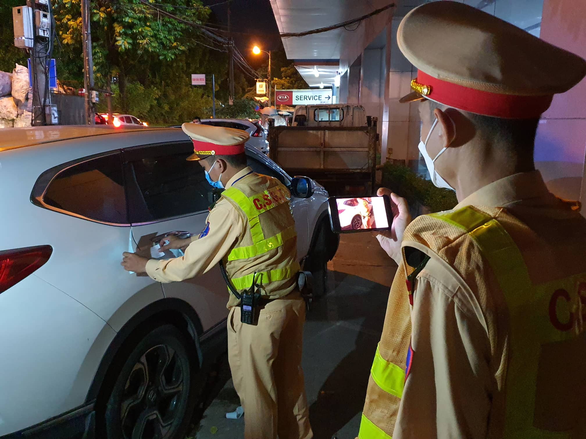 Hơn 2 tháng lực lượng CSGT toàn quốc triển khai cao điểm, TNGT giảm trên cả 3 tiêu chí.  - Ảnh 1.