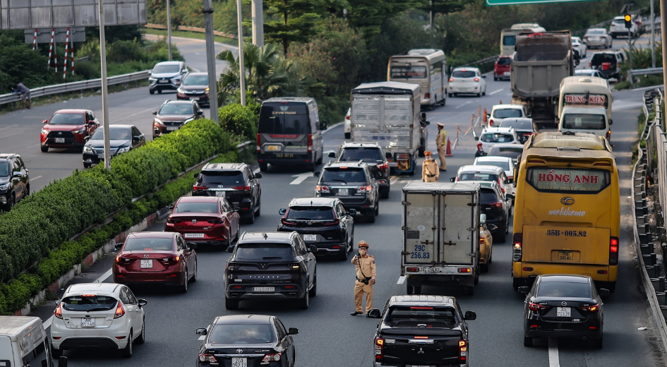 Hơn 2 tháng lực lượng CSGT toàn quốc triển khai cao điểm, TNGT giảm trên cả 3 tiêu chí.  - Ảnh 3.