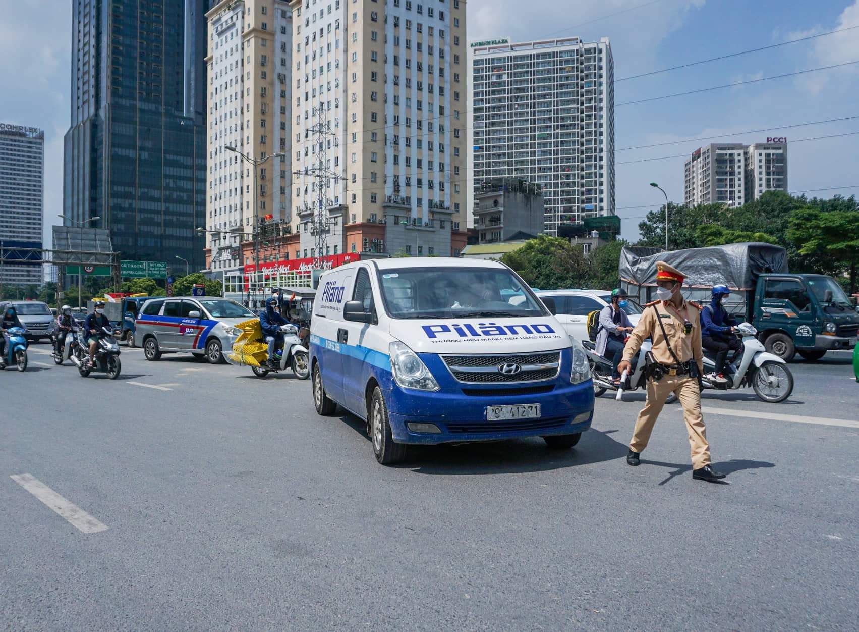 Hơn 2 tháng lực lượng CSGT toàn quốc triển khai cao điểm, TNGT giảm trên cả 3 tiêu chí.  - Ảnh 2.