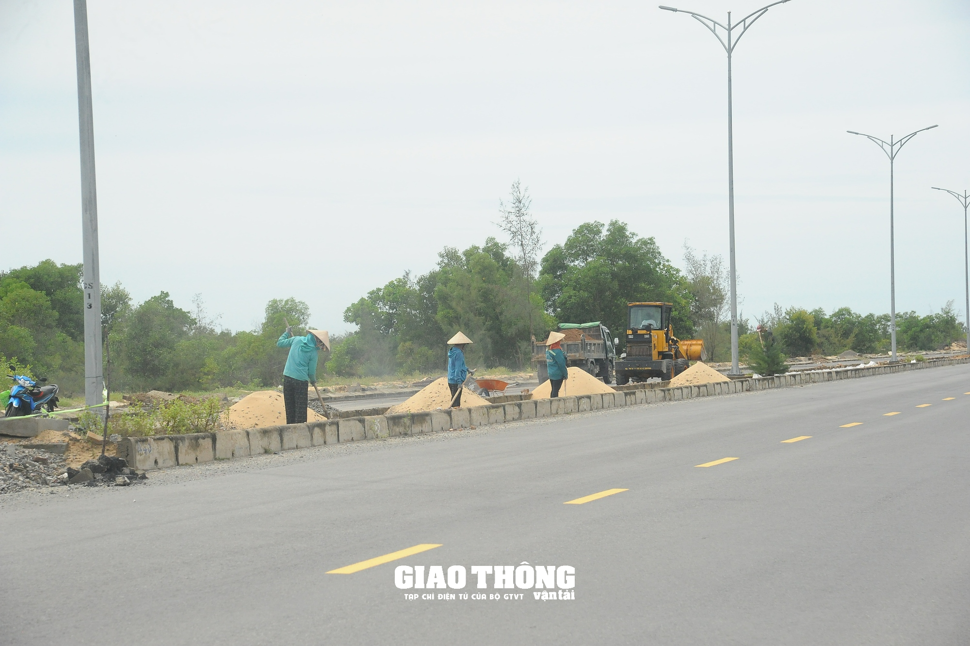 Công trình đường ven biển Quảng Nam "bứt tốc" về đích - Ảnh 10. Công trình đường ven biển Quảng Nam "bứt tốc" về đích - Ảnh 10.