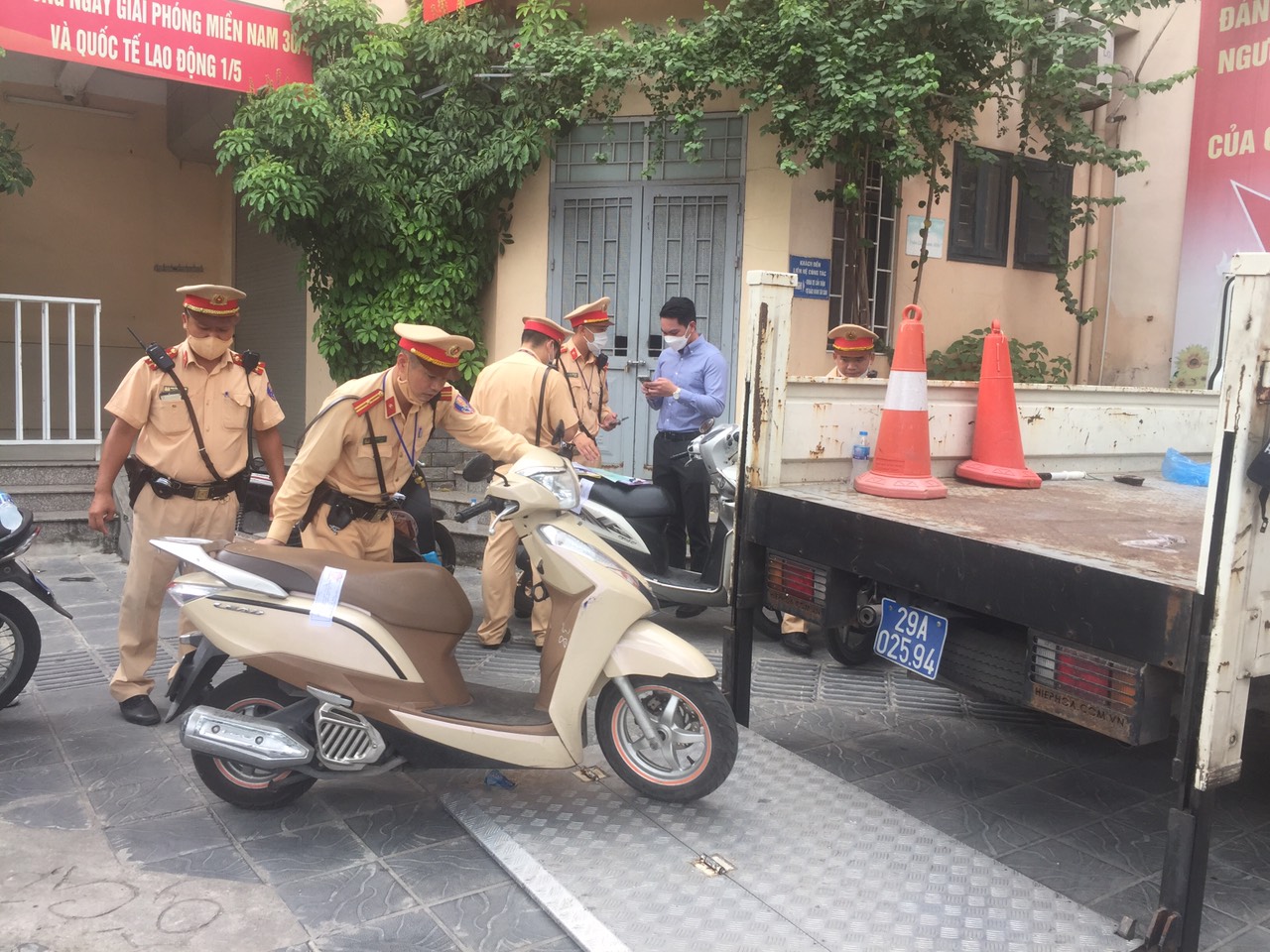 CSGT Hà Nội: Xử phạt nhiều vi phạm nồng độ cồn ở mức "kịch khung" - Ảnh 1.