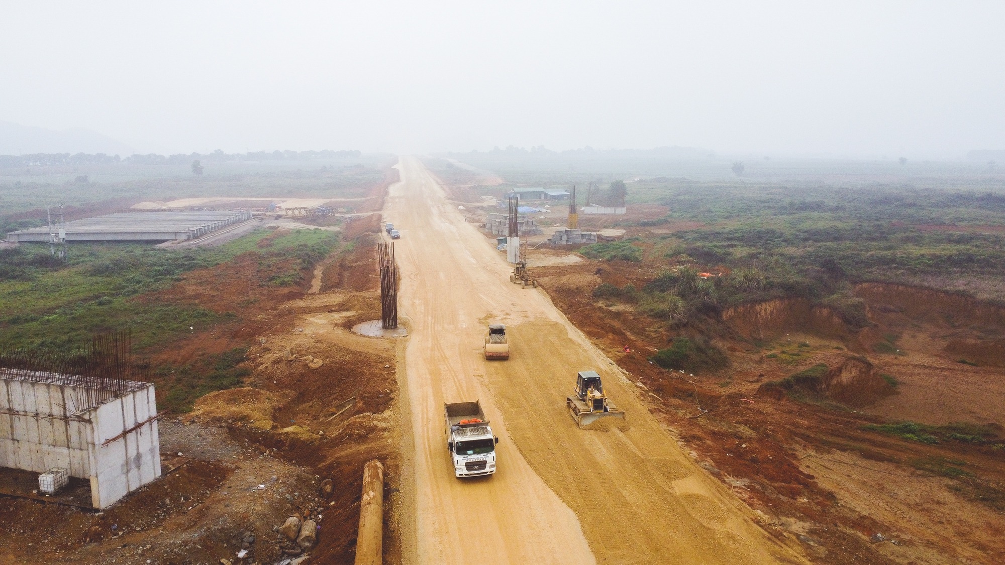 Dốc sức hoàn thành 4 dự án cao tốc Bắc - Nam - Ảnh 3.