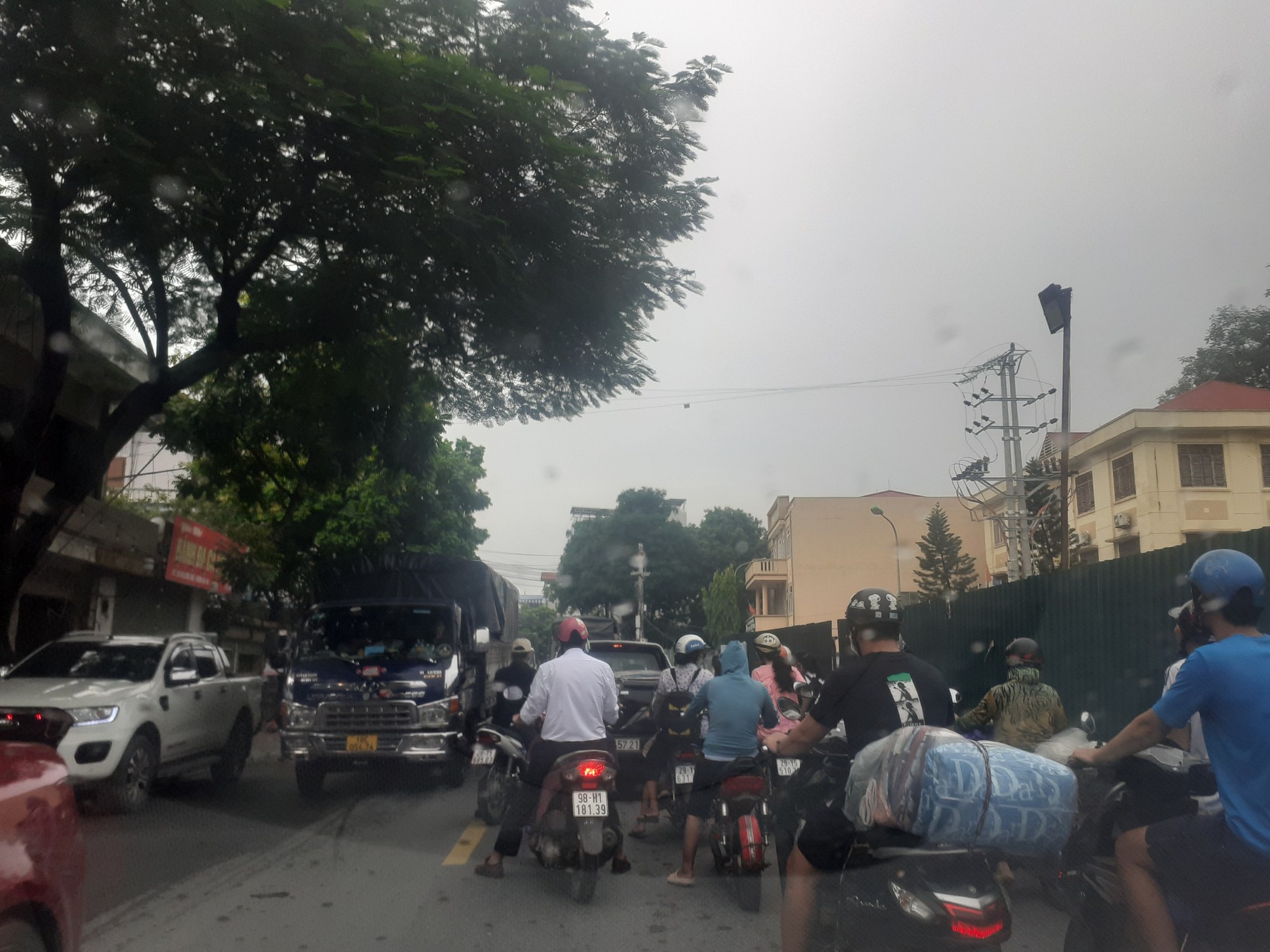 Tiếp bài Dự án khu đô thị xâm lấn đường ở Hà Nội: Công ty CP Him Lam thi công sai giấy phép - Ảnh 4.