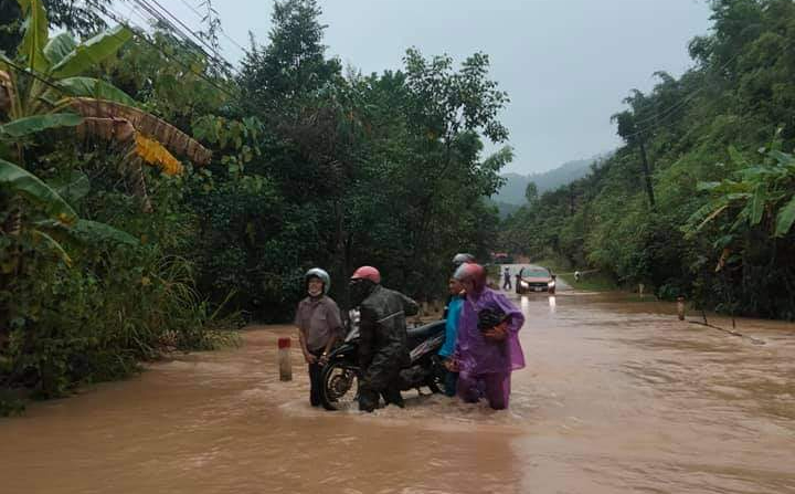 Quảng Nam: 87 tàu/2.500 lao động còn trên biển, sẵn sàng phương án sơ tán 400 ngàn người - Ảnh 1.