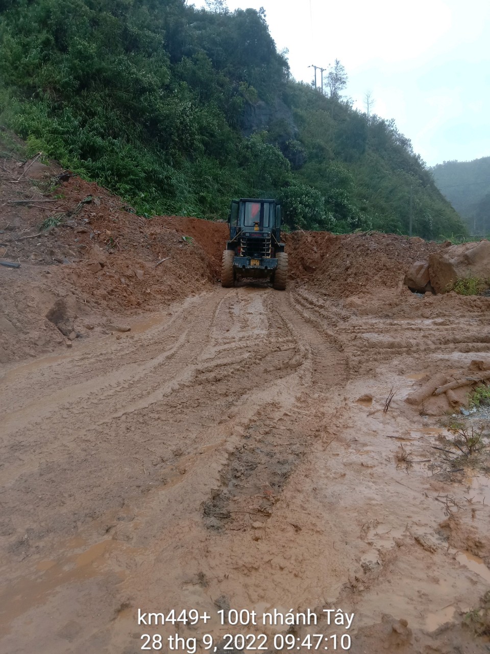 Bộ GTVT thiệt hại ban đầu do cơn Bão số 4 gây ra. - Ảnh 3.