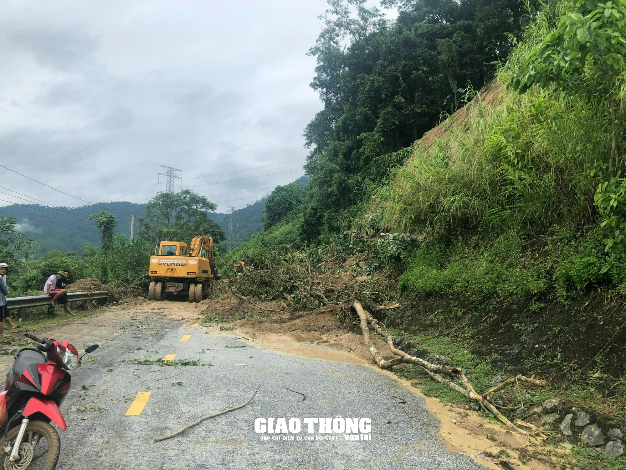 Quảng Nam: Các tuyến QL đã thông xe, riêng QL14D sẽ thông tuyến trước 30/9 - Ảnh 3.