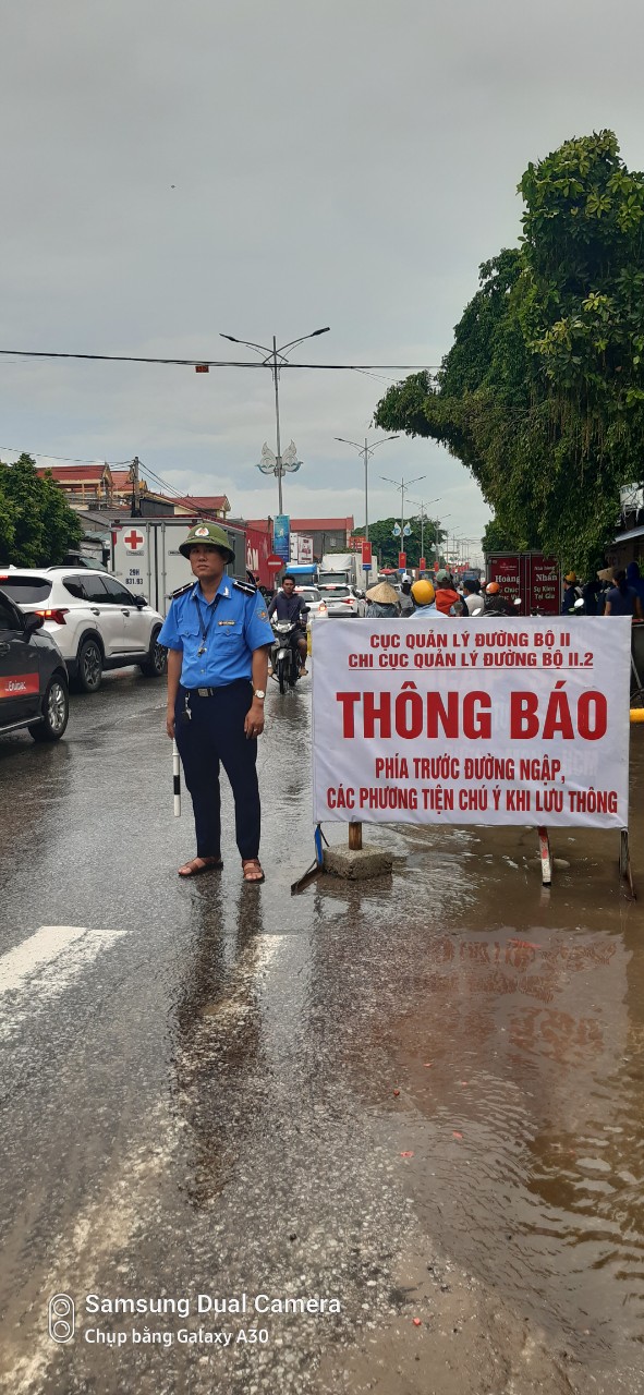 Nghệ An: Hoàn lưu bão số 4-Noru khiến nhiều tuyến đường bị ảnh hưởng nghiêm trọng - Ảnh 8.