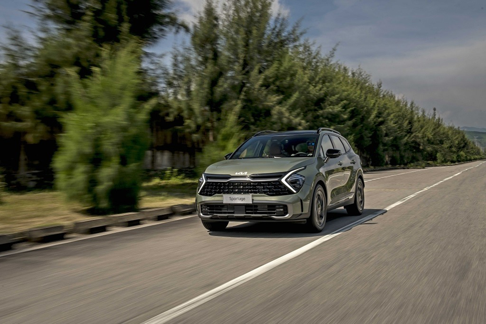 Mẫu xe Kia Sportage đã có màn tái xuất ấn tượng ở phân khúc SUV/crossover cỡ C. Mẫu xe Kia Sportage đã có màn tái xuất ấn tượng ở phân khúc SUV/crossover cỡ C.