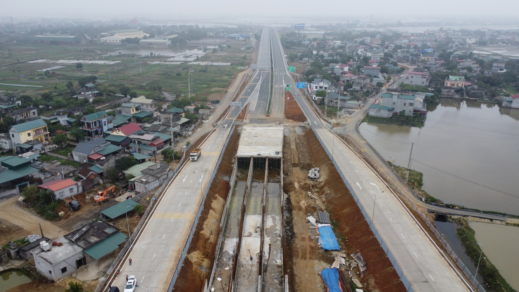 Không để chậm tiến độ 4 dự án cao tốc Bắc - Nam hoàn thành năm 2022 - Ảnh 1.