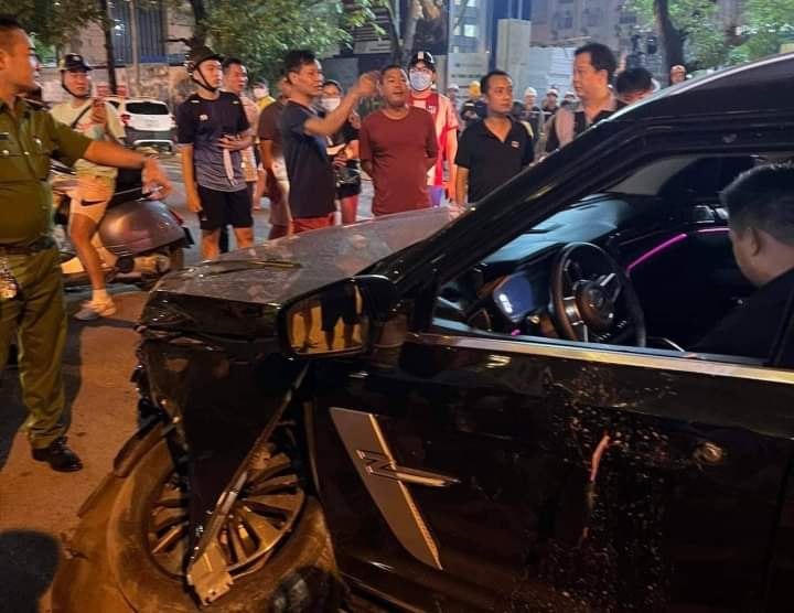 Nam tài xế giảng viên trường ĐH gây tai nạn liên hoàn khai gì tại công an? - Ảnh 1.