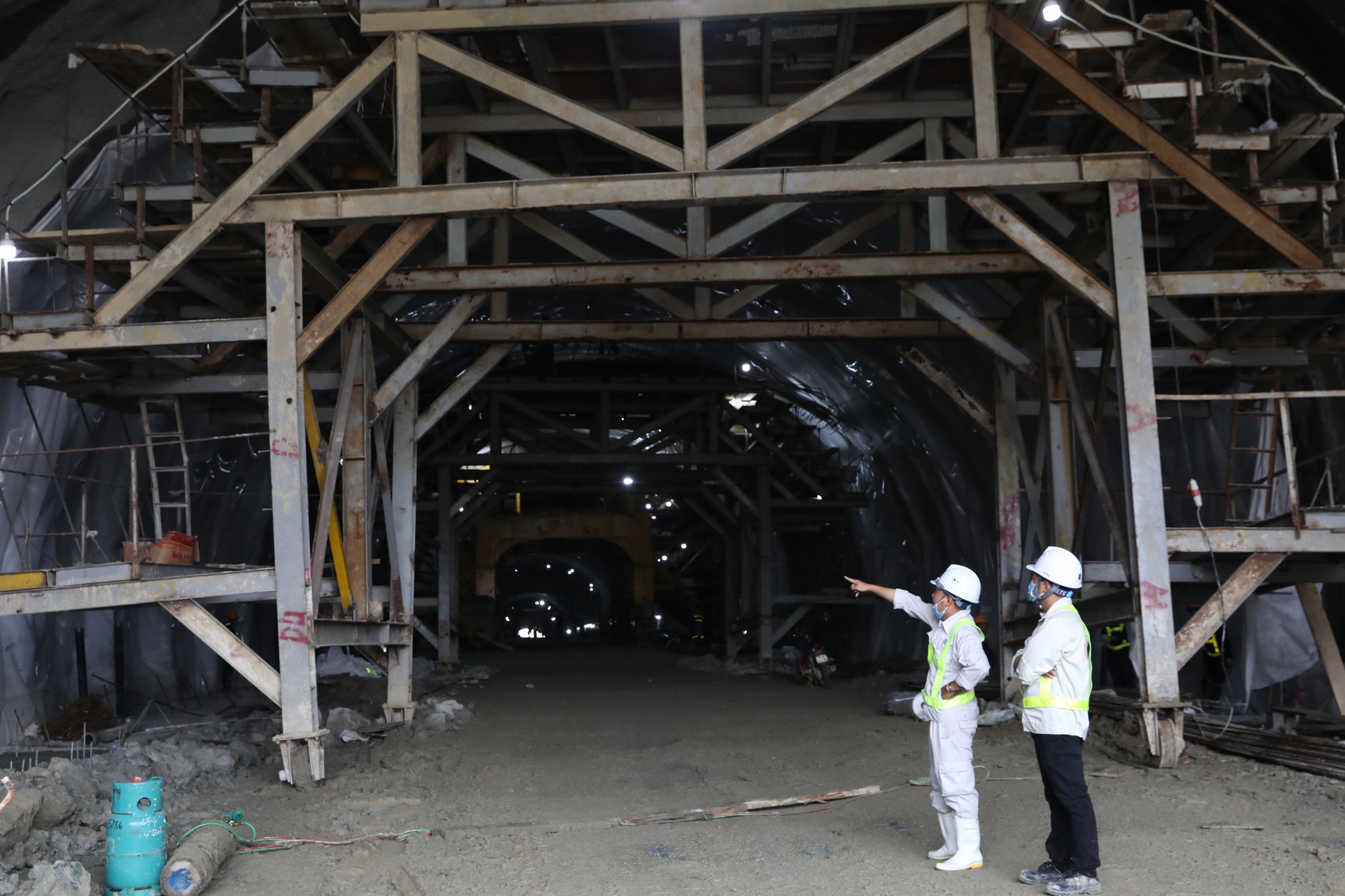 Hầm lớn nhất trên cao tốc Mai Sơn - QL45 vượt tiến độ thi công - Ảnh 2.