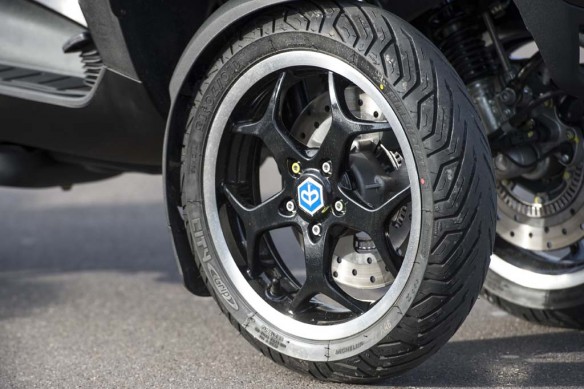 Piaggio sắp đưa mẫu xe may 3 bánh sắp về Việt Nam, người lái cần có giấy phép hạng A3 hay A2? - Ảnh 3.