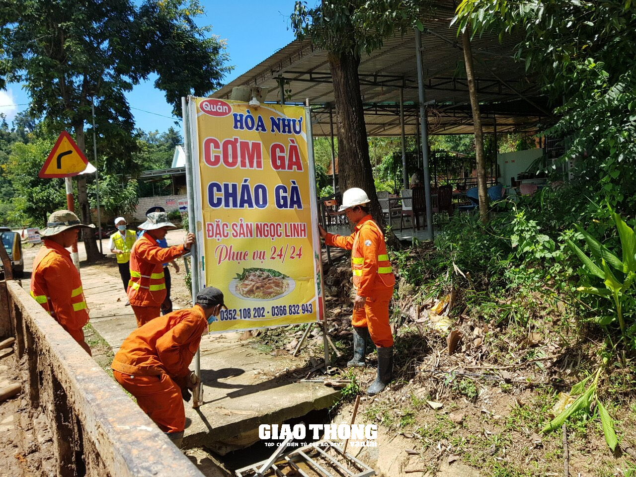 Lập lại trật tự hành lang an toàn trên tuyến Hồ Chí Minh qua 2 tỉnh Kon Tum, Gia Lai - Ảnh 1.