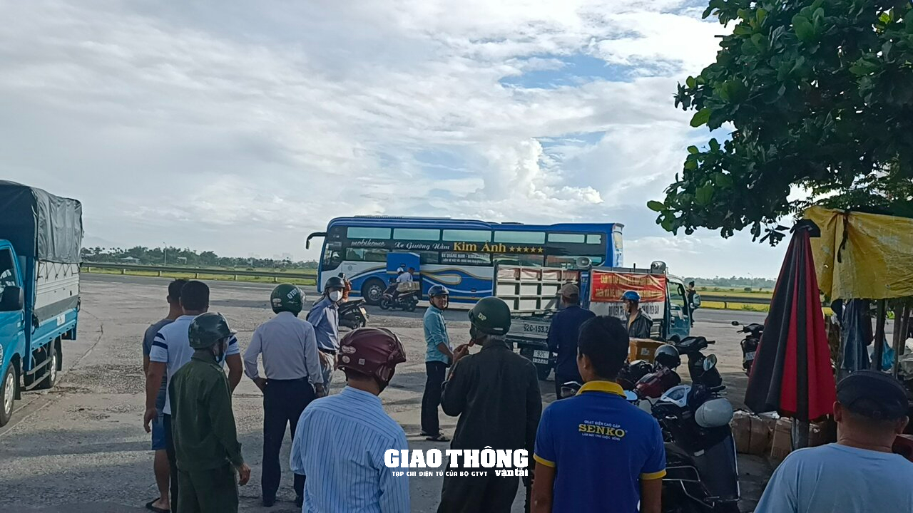 Cận cảnh lực lượng liên ngành Quảng Nam dẹp bỏ bến cóc tại nút giao QL1 và ĐT608 - Ảnh 7.