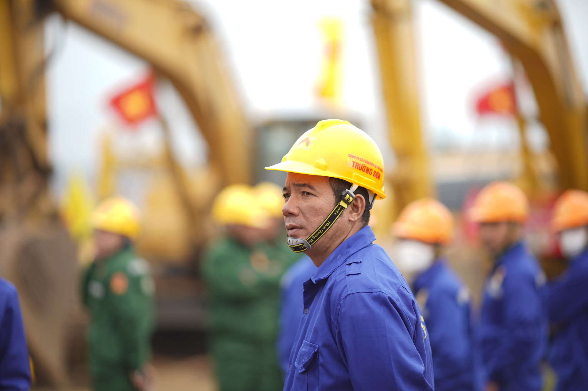 Nhà thầu quyết tâm rút ngắn tiến độ cao tốc Bùng - Vạn Ninh gần 9,4 nghìn tỷ đồng - Ảnh 7. Nhà thầu quyết tâm rút ngắn tiến độ cao tốc Bùng - Vạn Ninh gần 9,4 nghìn tỷ đồng - Ảnh 7.