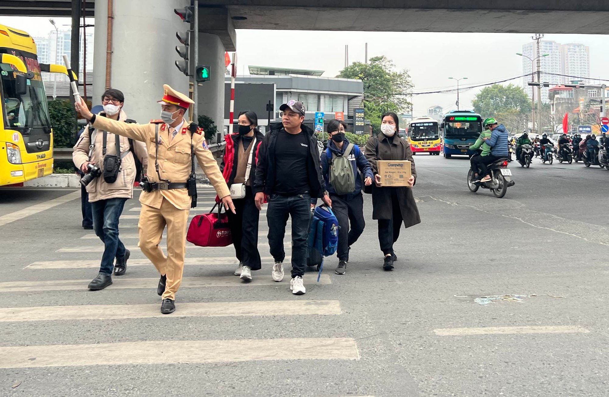 Kiểm tra 100% xe khách trước khi khởi hành đảm bảo ATGT - Ảnh 2.