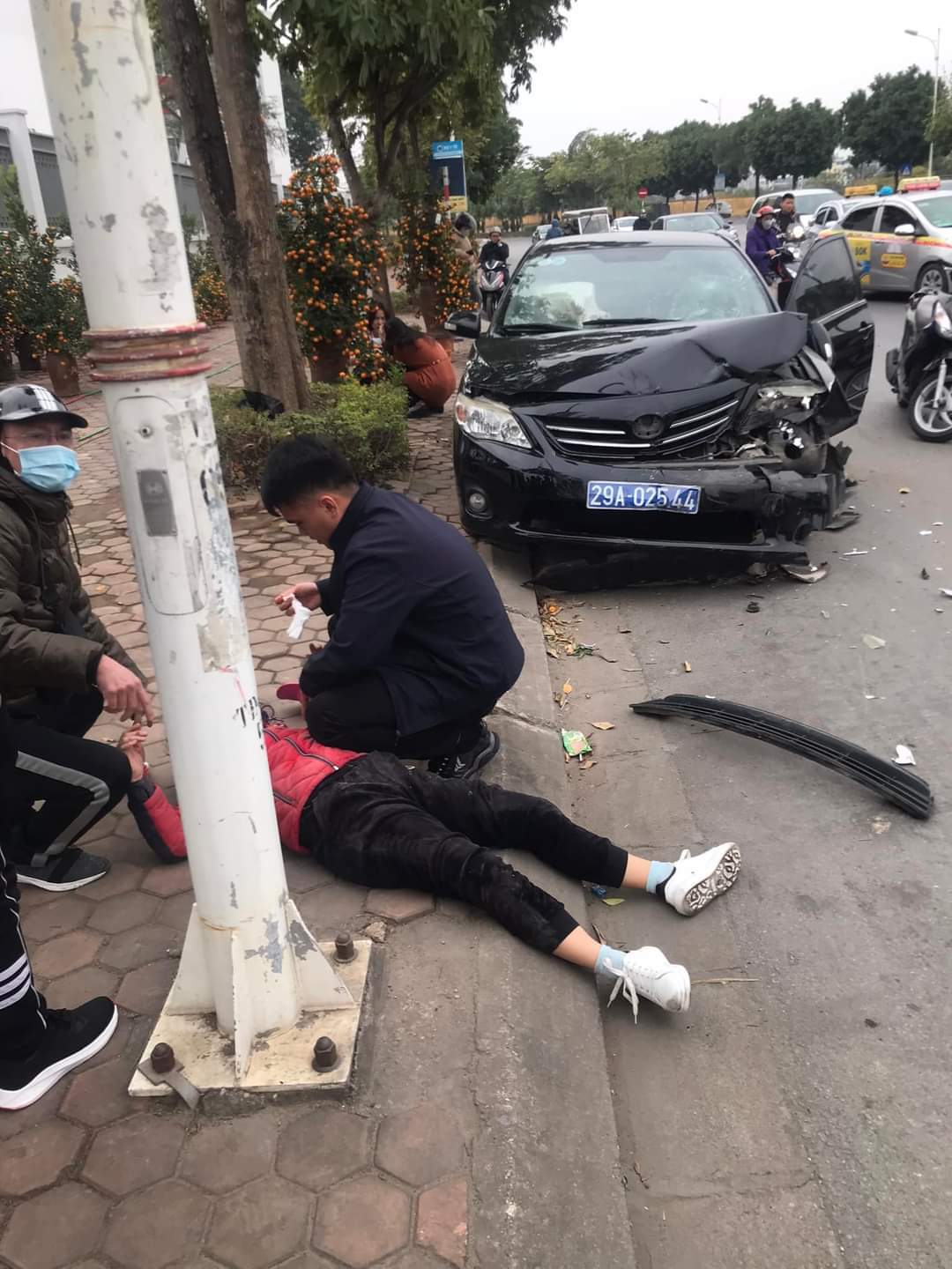 Hà Nội: Xác định lái xe ô tô xanh vi phạm nồng độ cồn gây TNGT ở Long Biên - Ảnh 1.