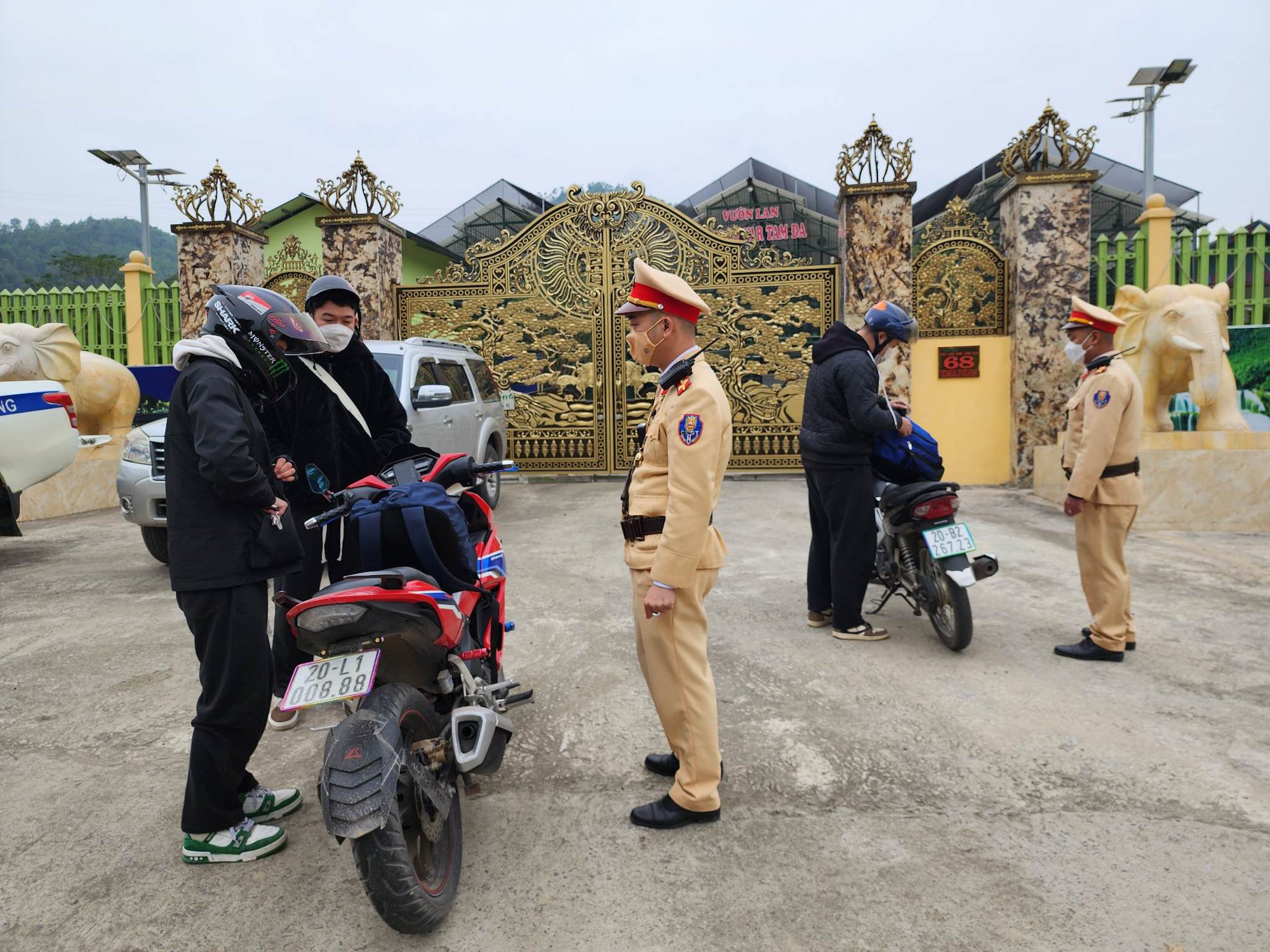 Toàn quốc hơn 100 người thương vong do TNGT trong 3 ngày nghỉ Tết Dương lịch - Ảnh 2.