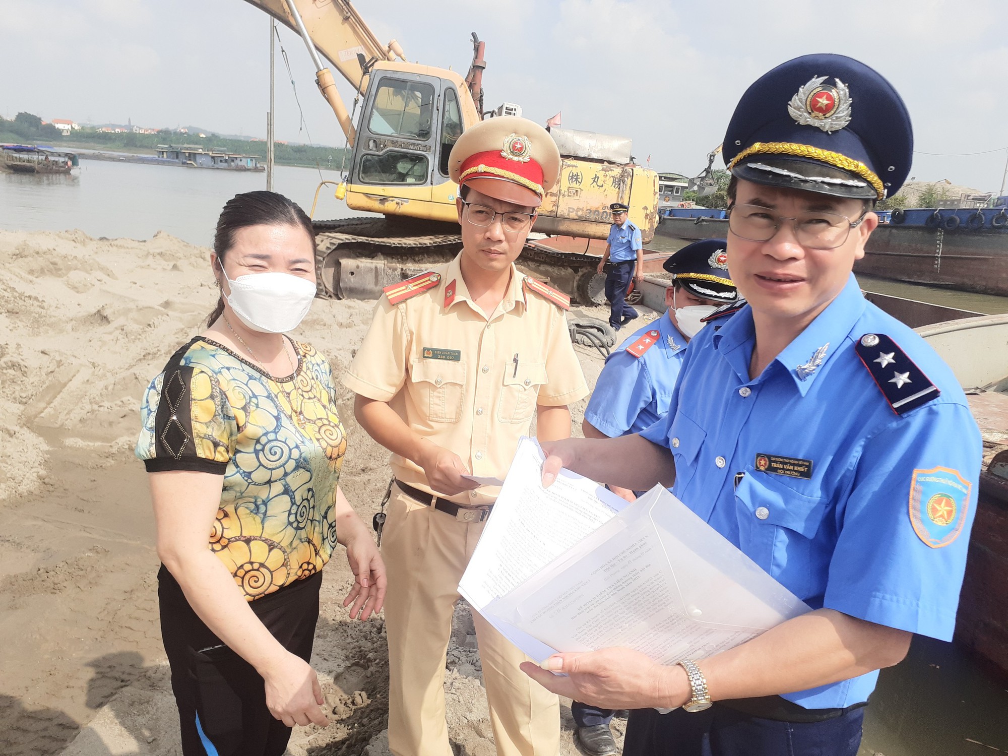 Kể chuyện người ngành GTVT làm việc xuyên Tết: Điểm trực là nhà, đồng đội là người thân - Ảnh 5.