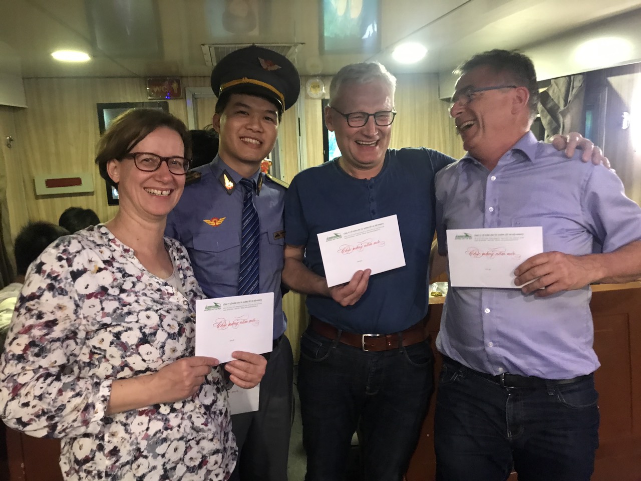 Kể chuyện người ngành GTVT làm việc xuyên Tết: Điểm trực là nhà, đồng đội là người thân - Ảnh 2.