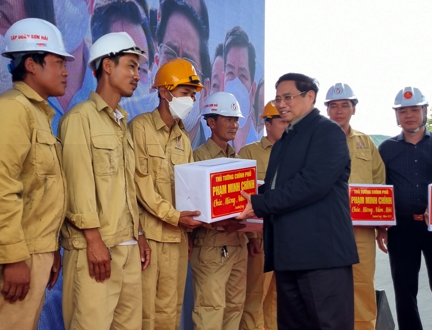 Thủ tướng Phạm Minh Chính kiểm tra dự án cao tốc Nha Trang - Cam Lâm - Ảnh 1.