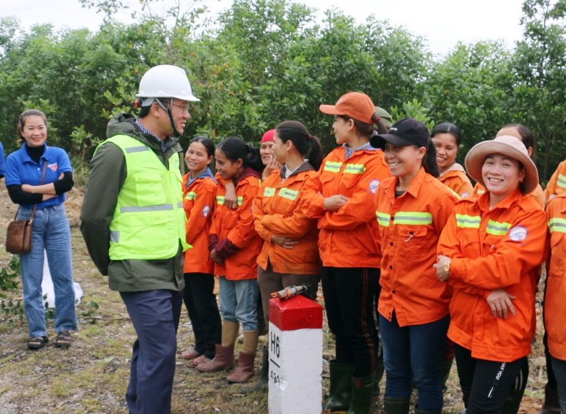 Ông Khuất Việt Hùng: "Trồng cây tuyến đường đèo dốc như hộ lan tự nhiên đảm bảo ATGT" - Ảnh 7. Ông Khuất Việt Hùng: "Trồng cây tuyến đường đèo dốc như hộ lan tự nhiên đảm bảo ATGT" - Ảnh 7.