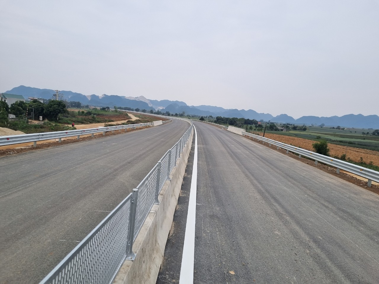 Toàn cảnh 3 dự án cao tốc Bắc - Nam chuẩn bị hoàn thành - Ảnh 2.