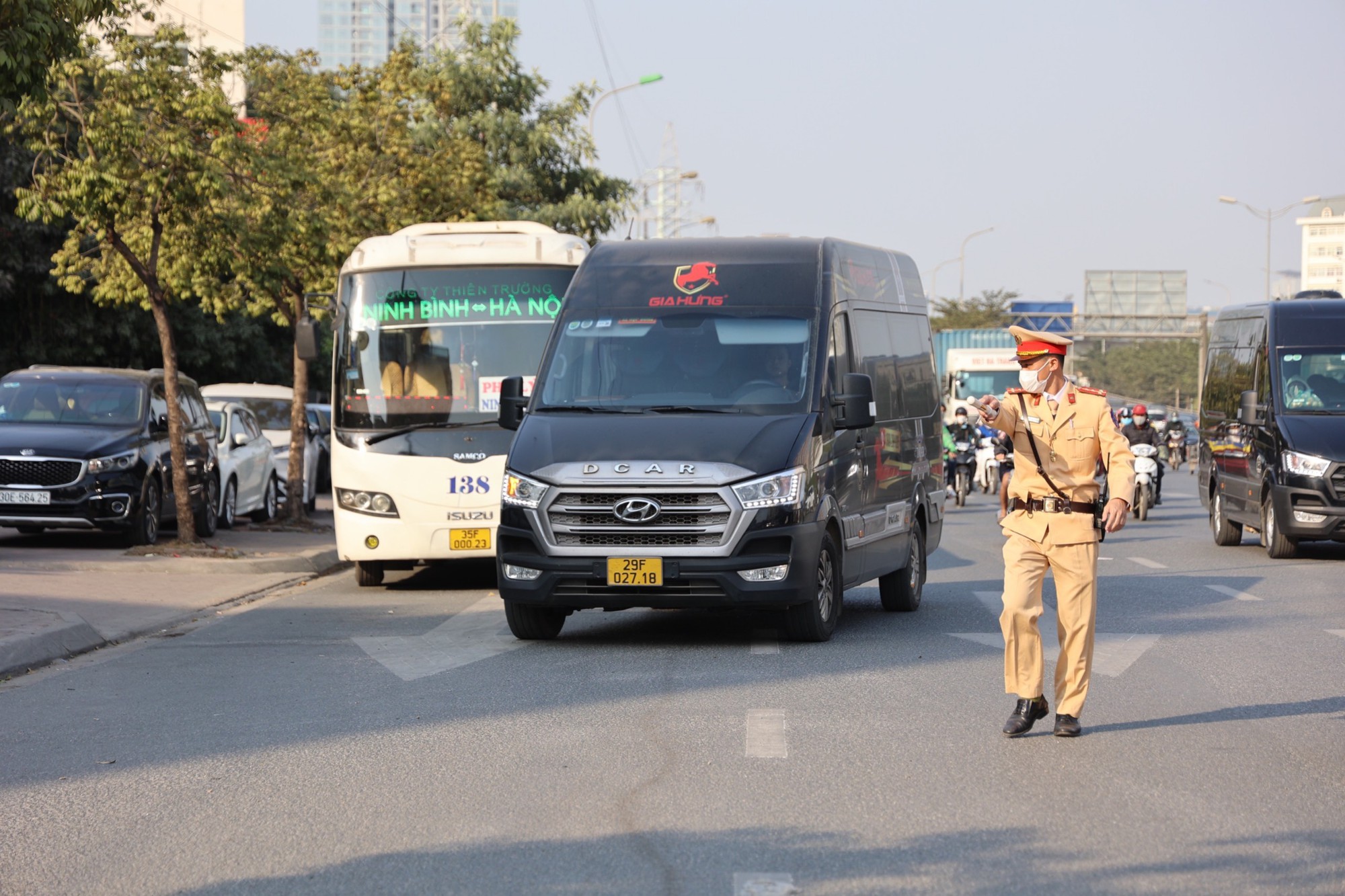 Thượng tôn pháp luật để xây dựng văn hóa giao thông - Ảnh 2.