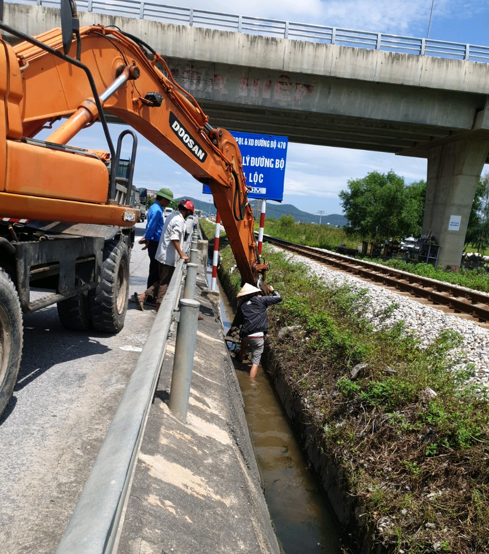 Khu Quản lý đường bộ II - Điểm sáng trong công tác quản lý, bảo trì và ATGT đường bộ năm 2023 - Ảnh 4.