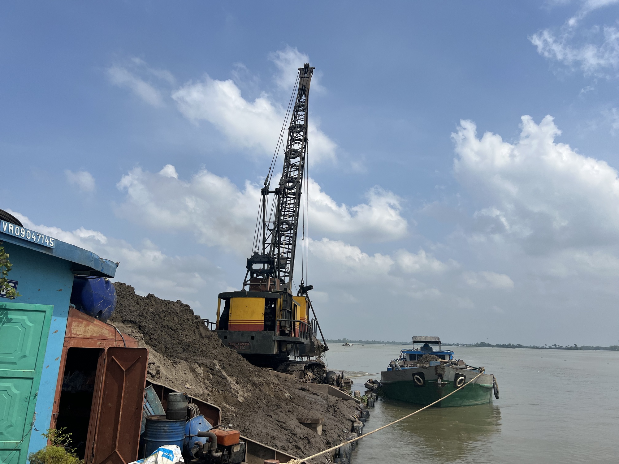 Vẫn chưa hoàn thành thủ tục cấp mỏ khai thác cát tại Vĩnh Long - Ảnh 2.