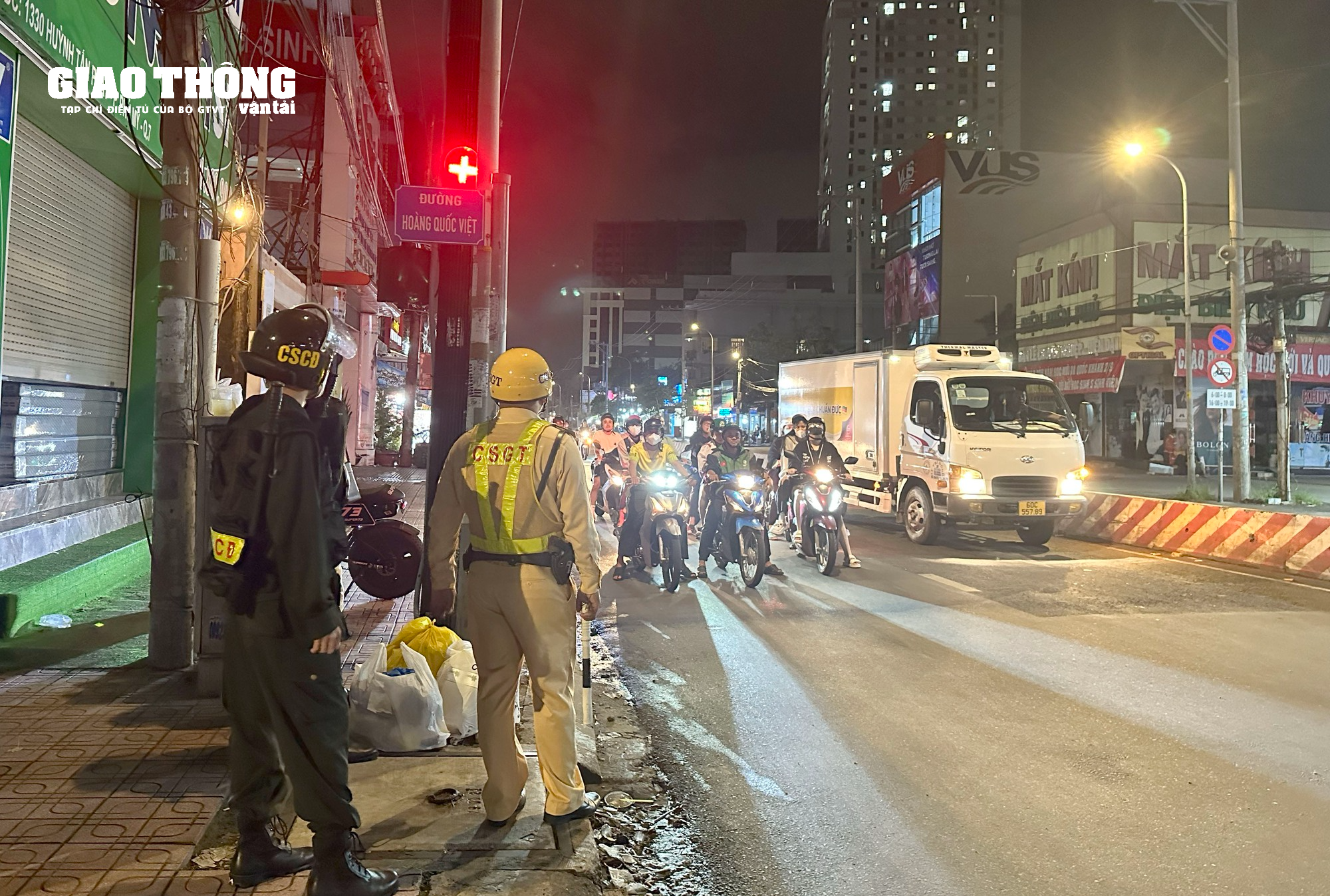 Xuyên đêm theo chân CSGT xử phạt "ma men" vi phạm nồng độ cồn - Ảnh 13.