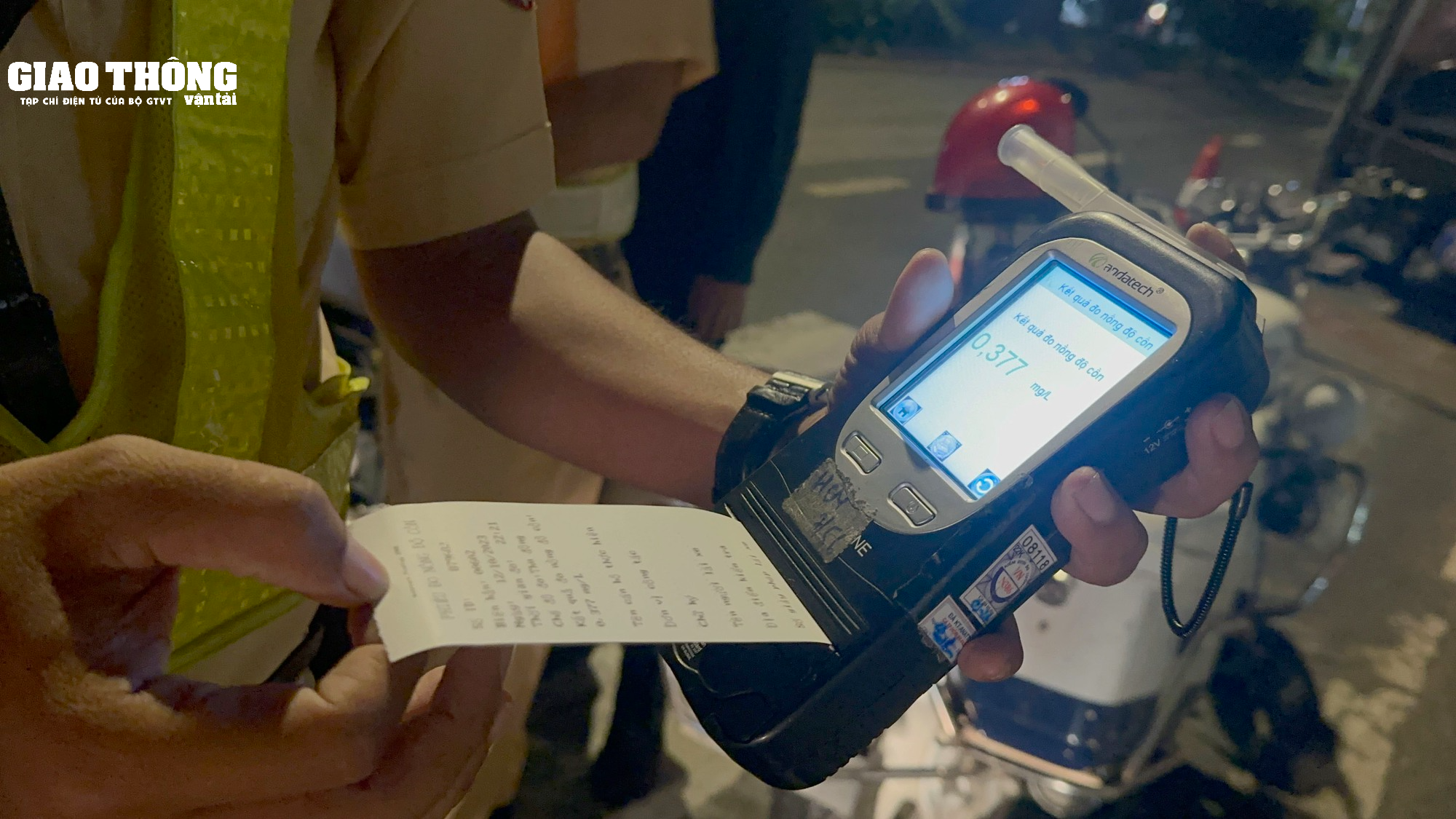 Xuyên đêm theo chân CSGT xử phạt "ma men" vi phạm nồng độ cồn - Ảnh 6.