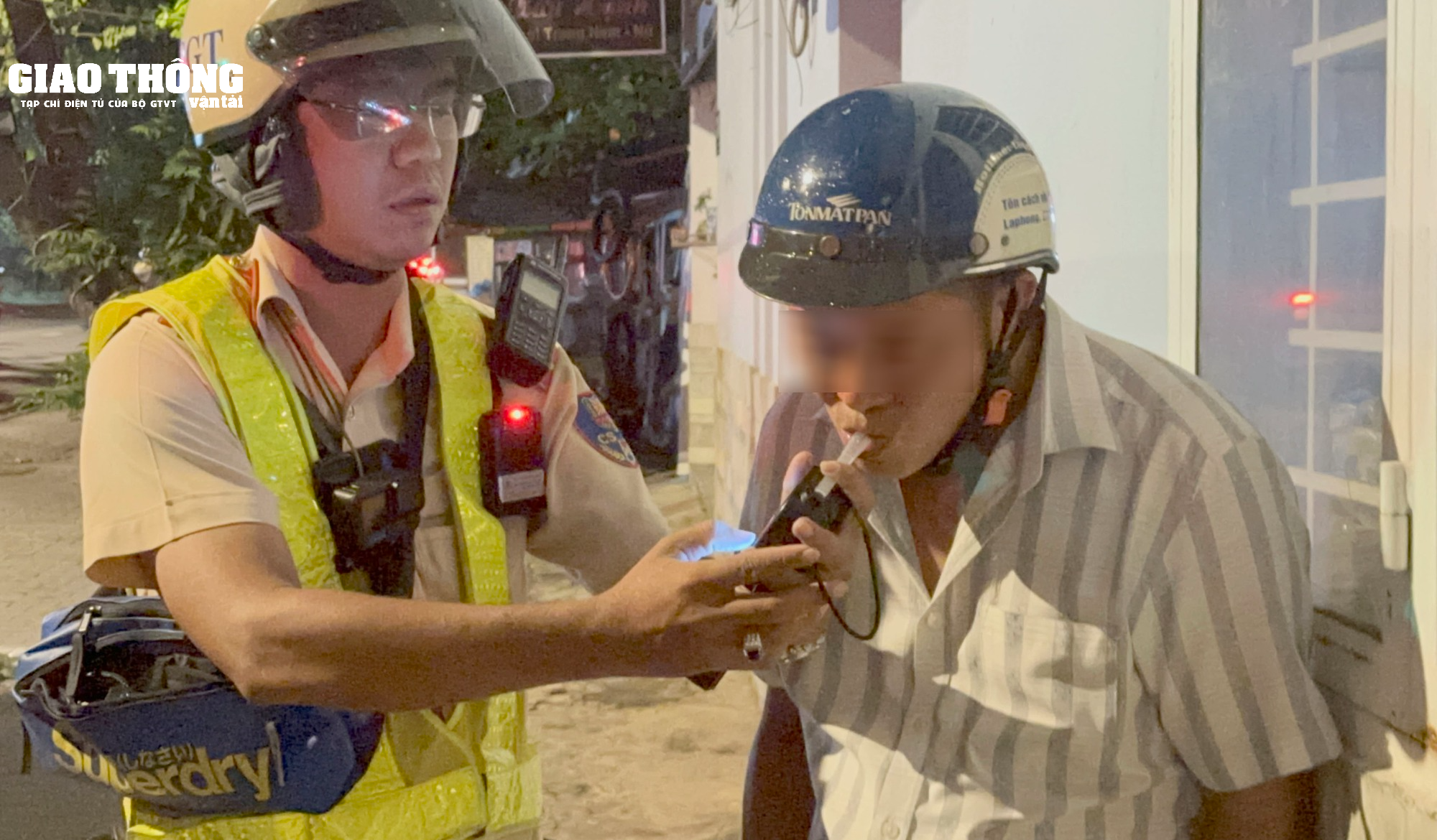 Xuyên đêm theo chân CSGT xử phạt "ma men" vi phạm nồng độ cồn - Ảnh 3.