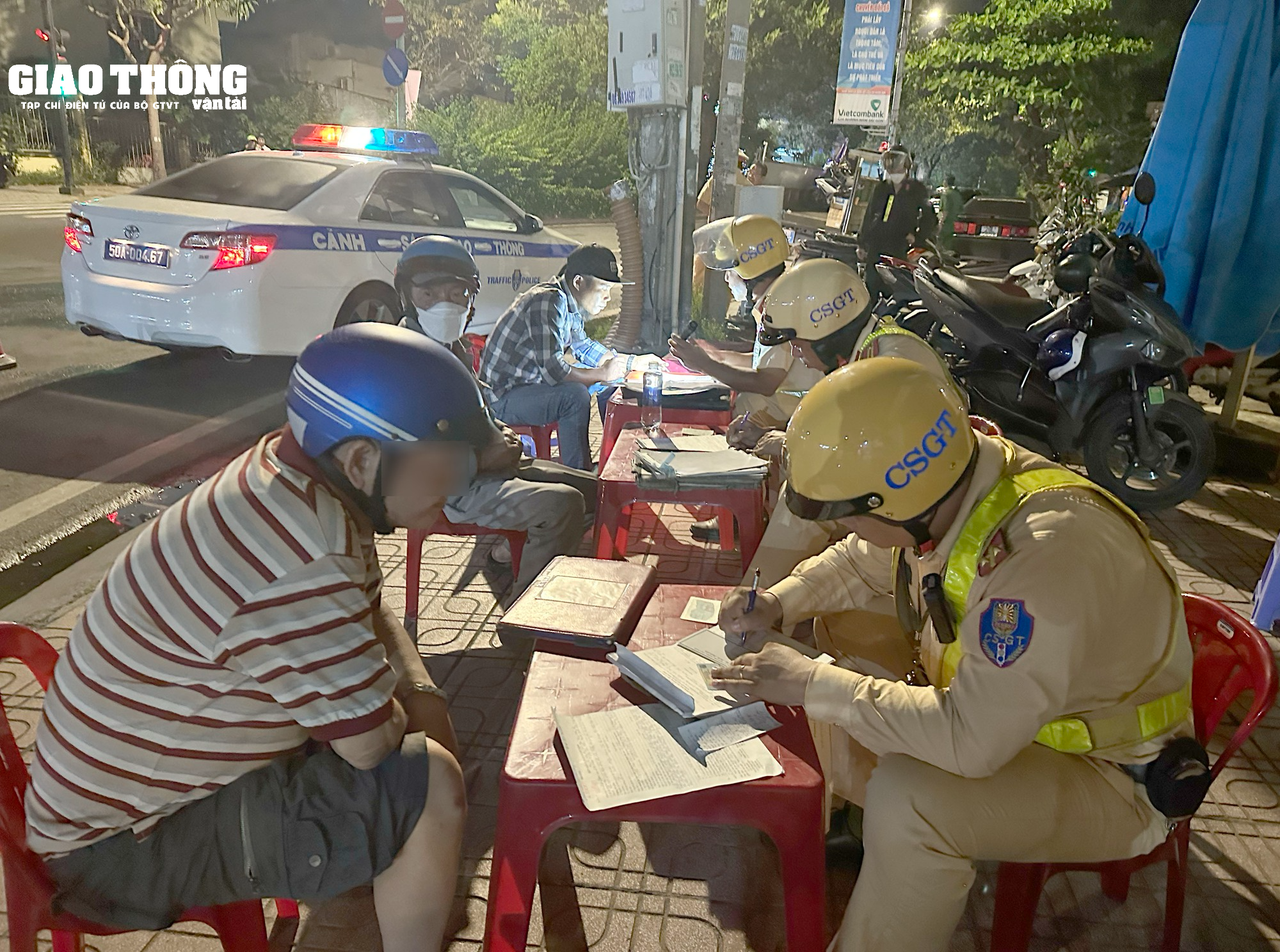 Xuyên đêm theo chân CSGT xử phạt "ma men" vi phạm nồng độ cồn - Ảnh 10.