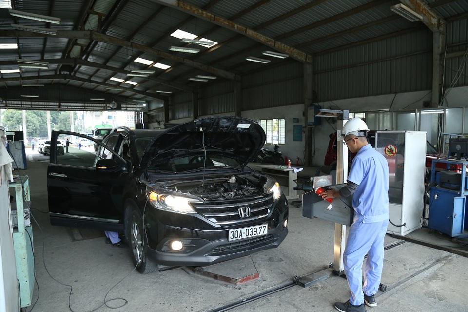 Hà Nội yêu cầu bảo đảm ổn định hoạt động đăng kiểm xe cơ giới  - Ảnh 1.